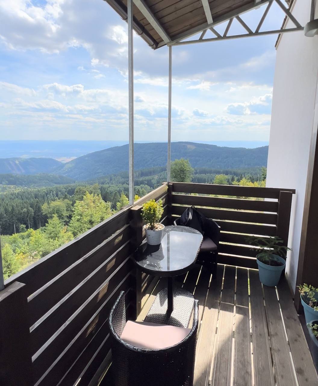 Гора Плешивец – экскурсия и отдых в горах из Карловых Вар: лето и зима