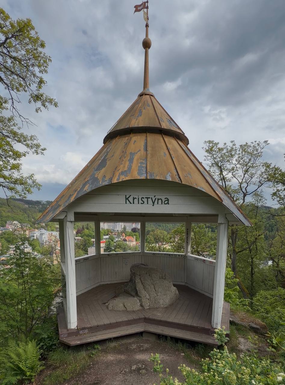 Die besten Aussichtspunkte in Karlovy Vary | 4 Panoramen in 90 Minuten