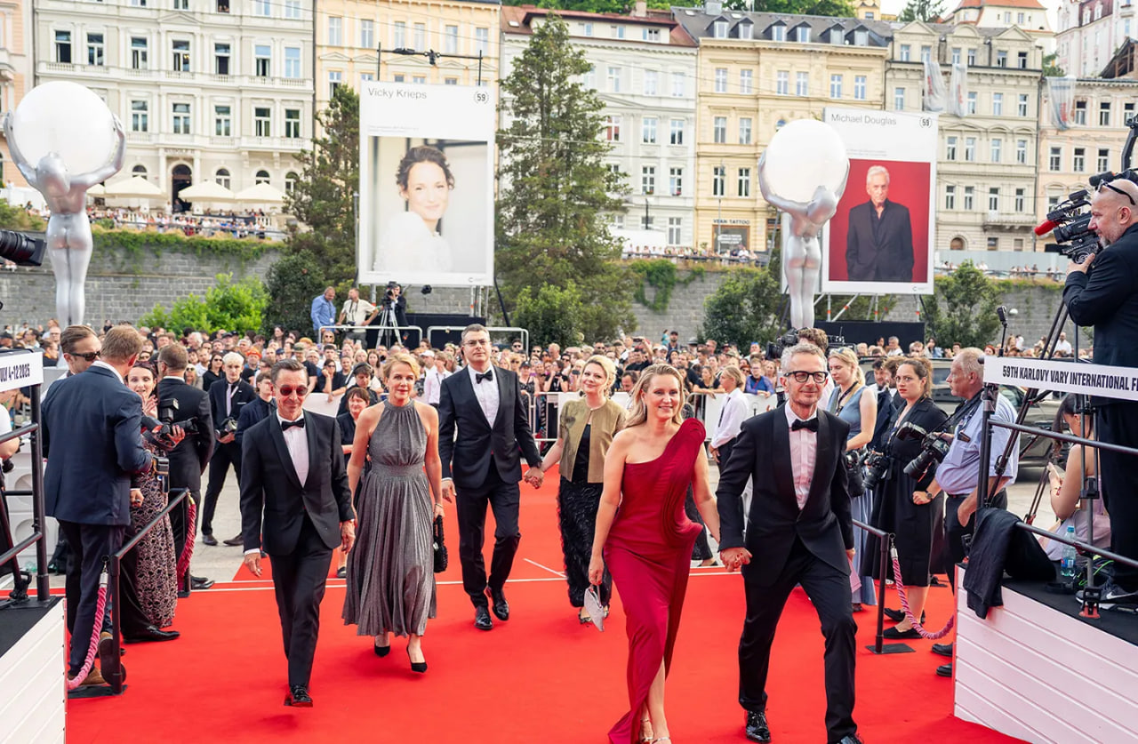 KVIFF 2026: Co je filmový festival v Karlových Varech a jak na něj